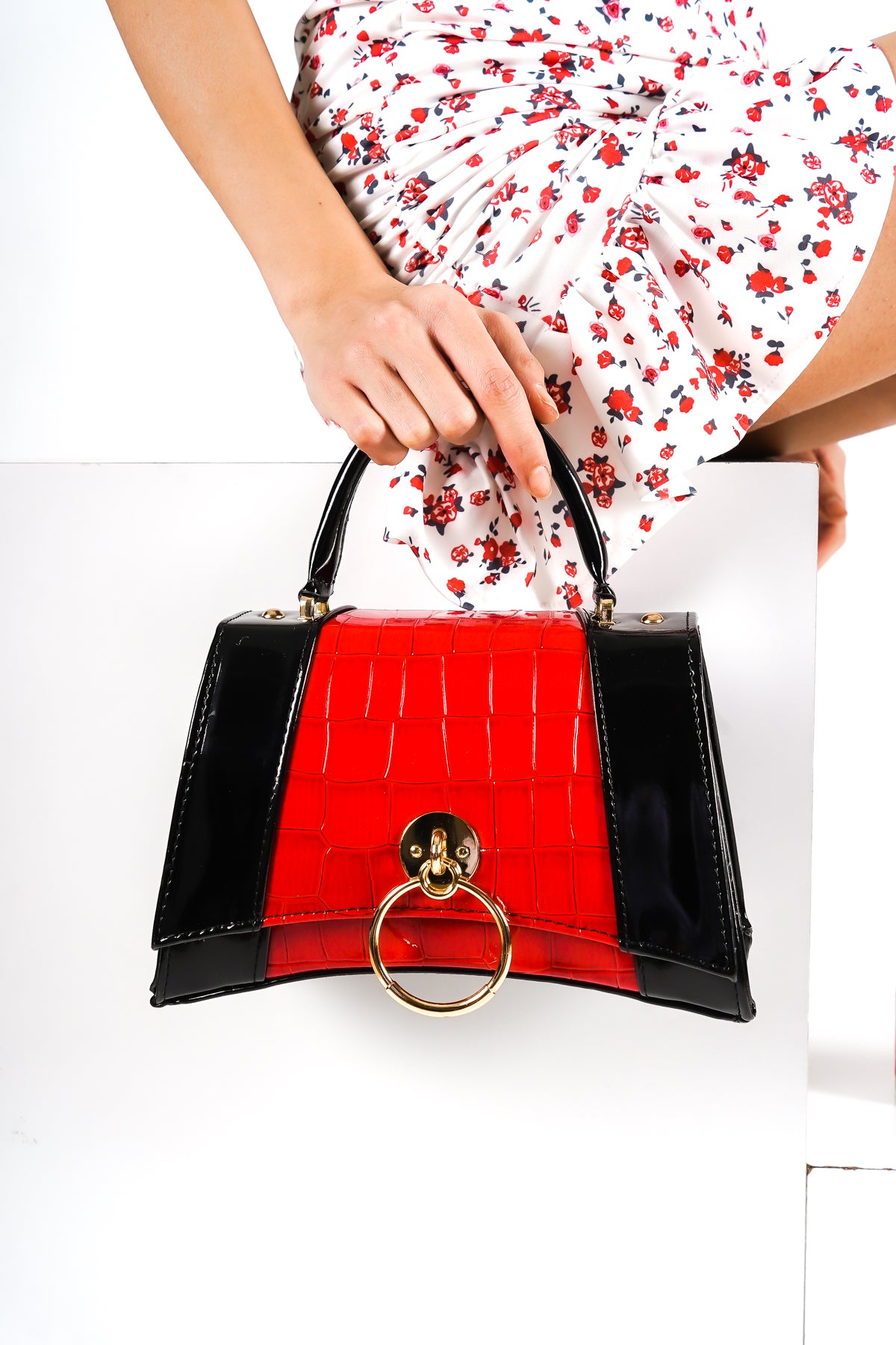Kleine Damenhandtasche mit Krokodilmuster