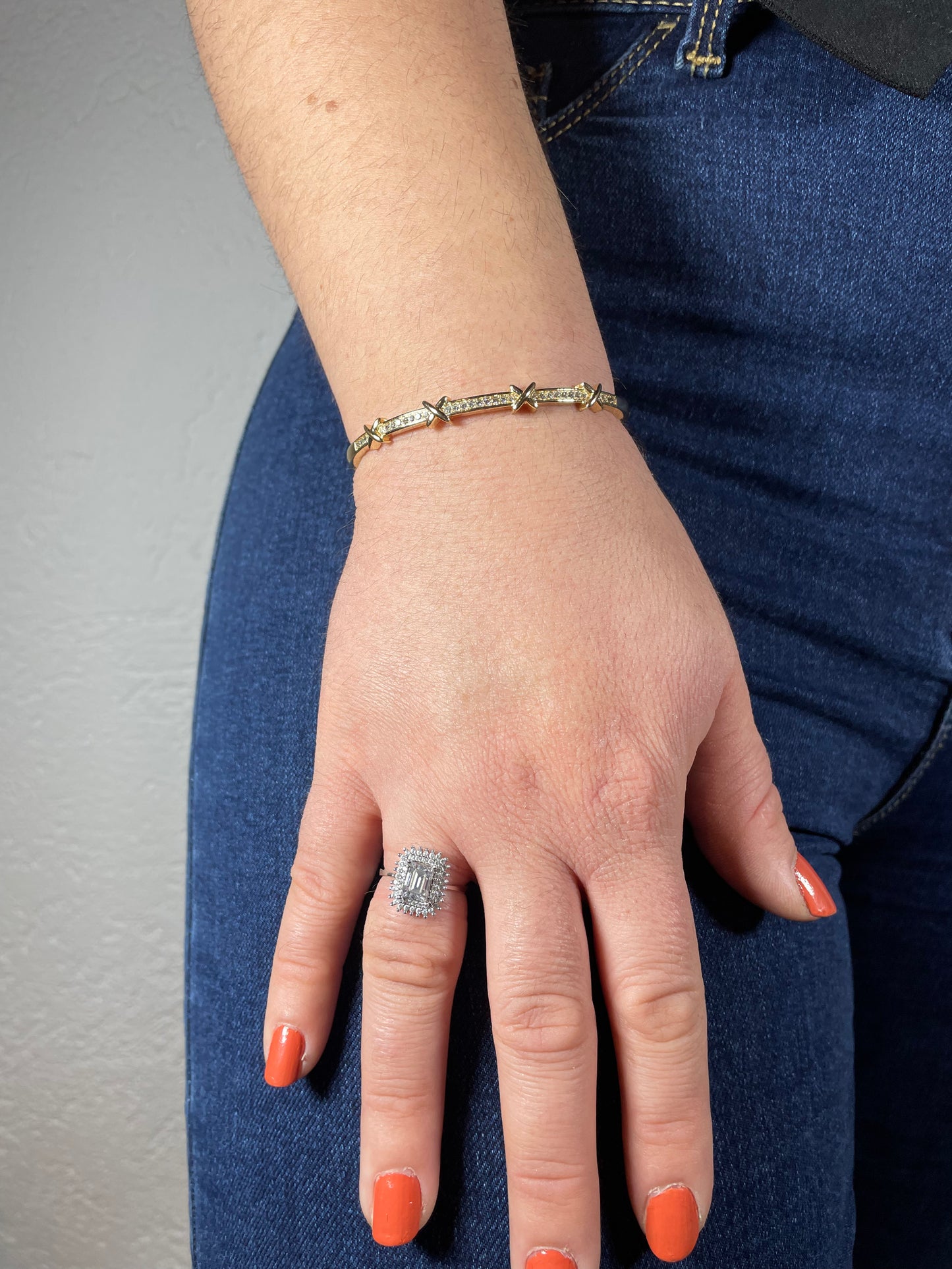 Sunny Armreifen mit Zirkoniasteinen